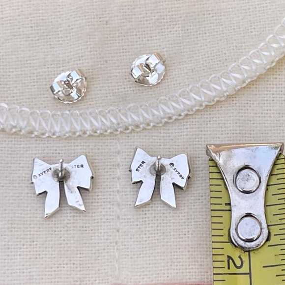 James Avery Retired Ribbon bow post studs earrings - Picture 9 of 9